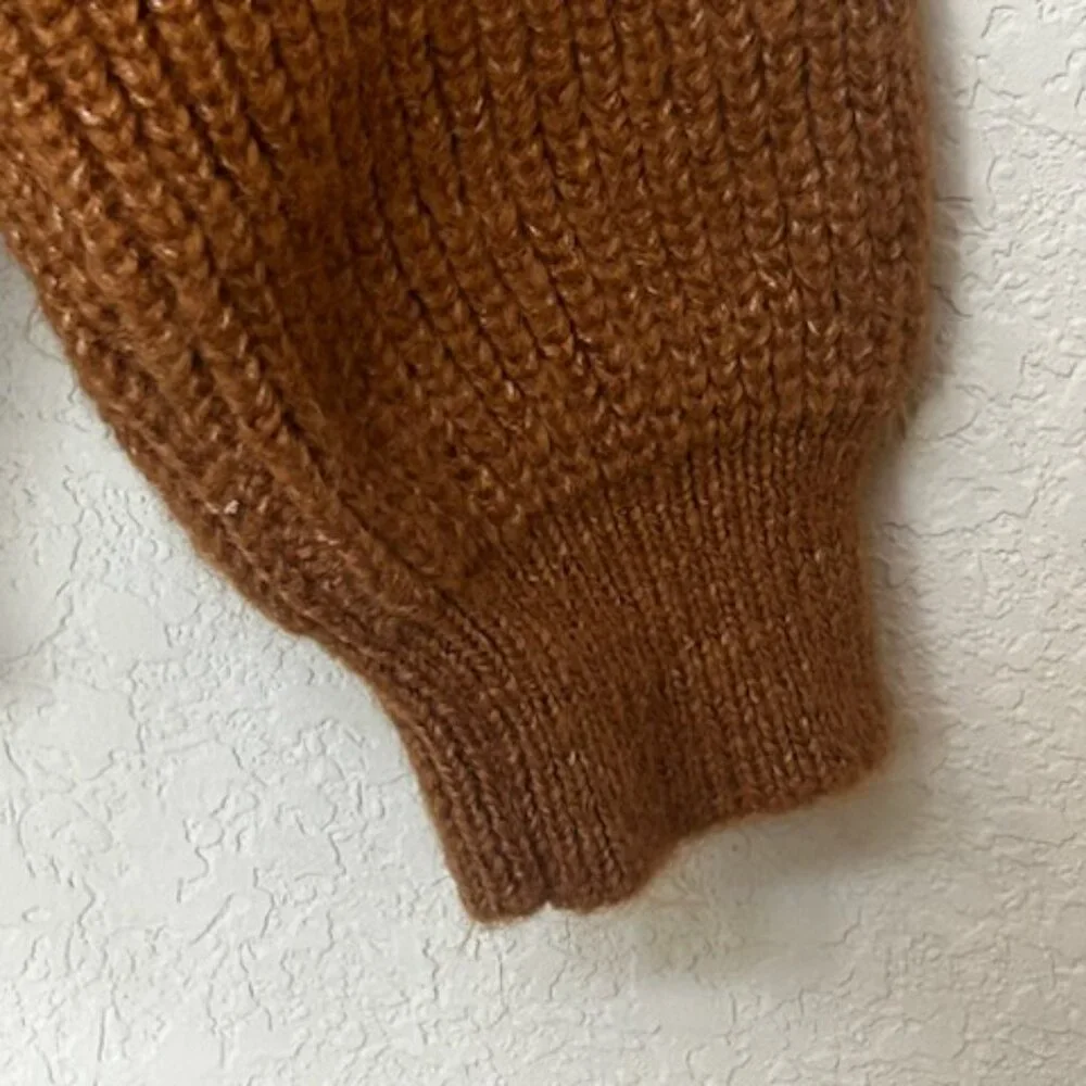 NWOT Chunky Knit Relaxed Fit Pullover Crewneck Sweater With Side Slits - Picture 6 of 8